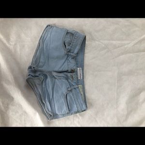 Bullhead Clean Denim Cut Jean Shorts Sz 3